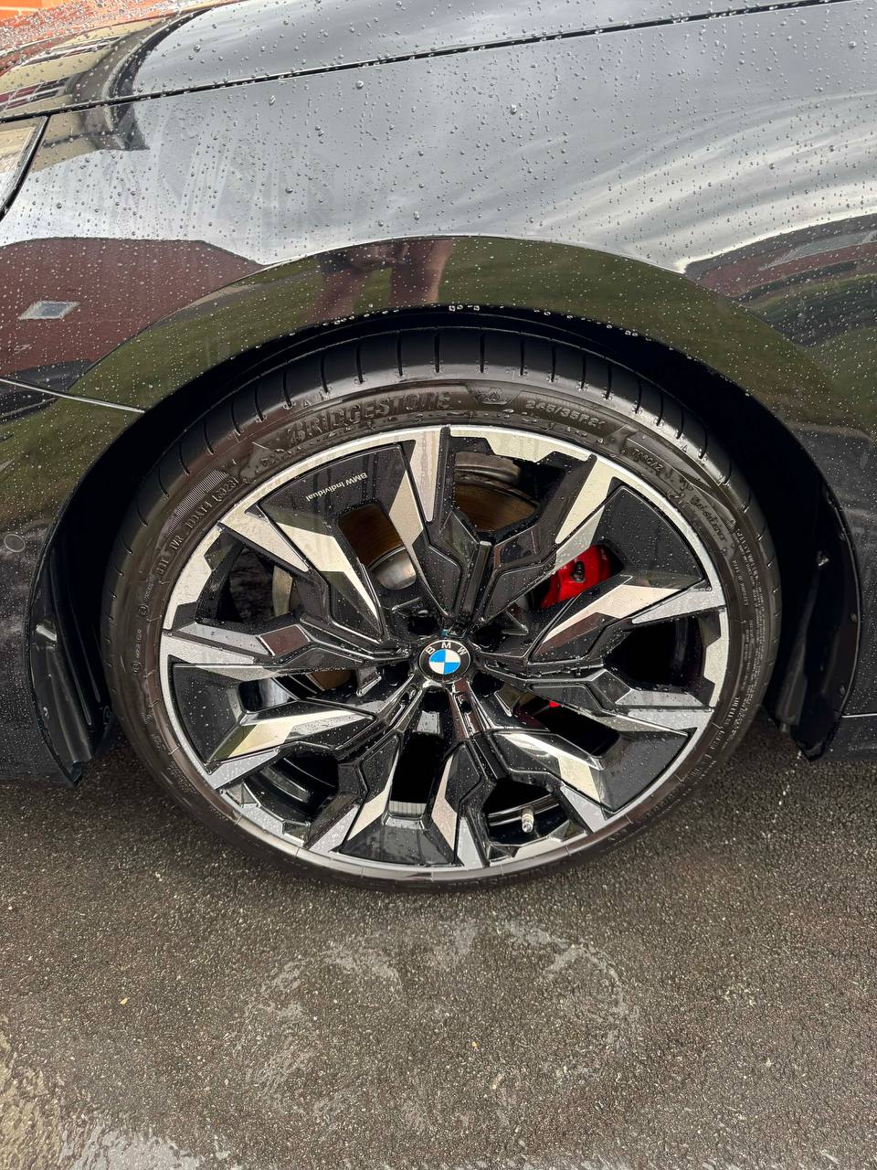 BMW alloy wheel deep cleaned with the tyre dressed